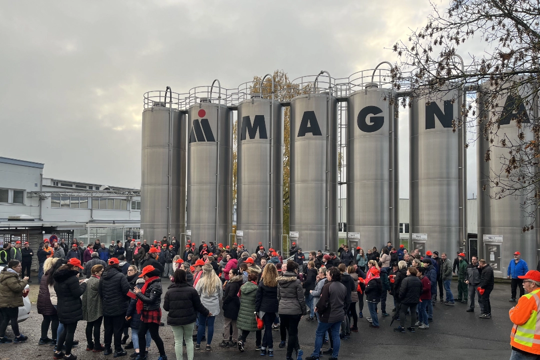 Warnstreik bei Magna Mirrors in Dorfprozelten am 16.11. im Rahmen der Tarifrunde M+E 2022