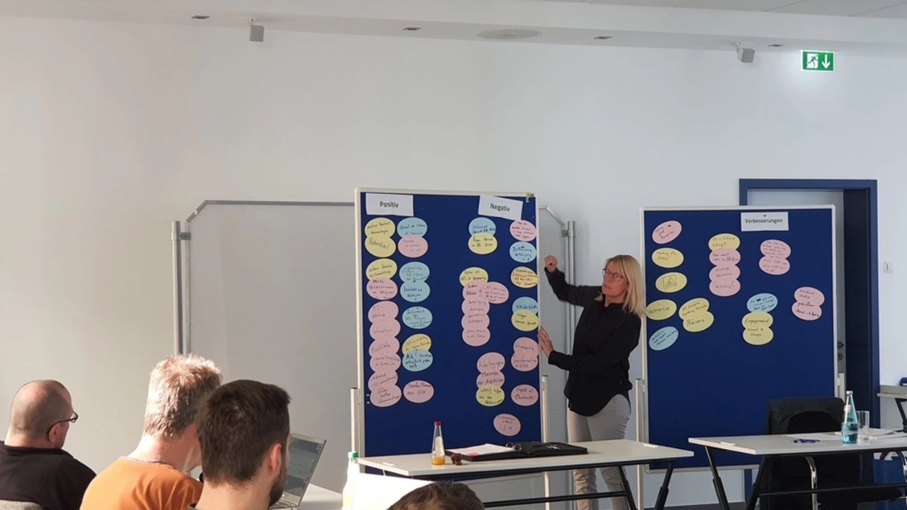 Die Betriebsratsvorsitzende von WIKA Christine Scholl während einer Betriebsratssitzung.