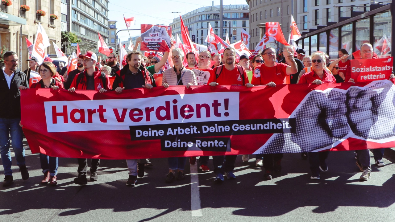 Impressionen aus Nürnberg: Kolleginnen und Kollegen stehen für einen starken Sozialstaat ein.