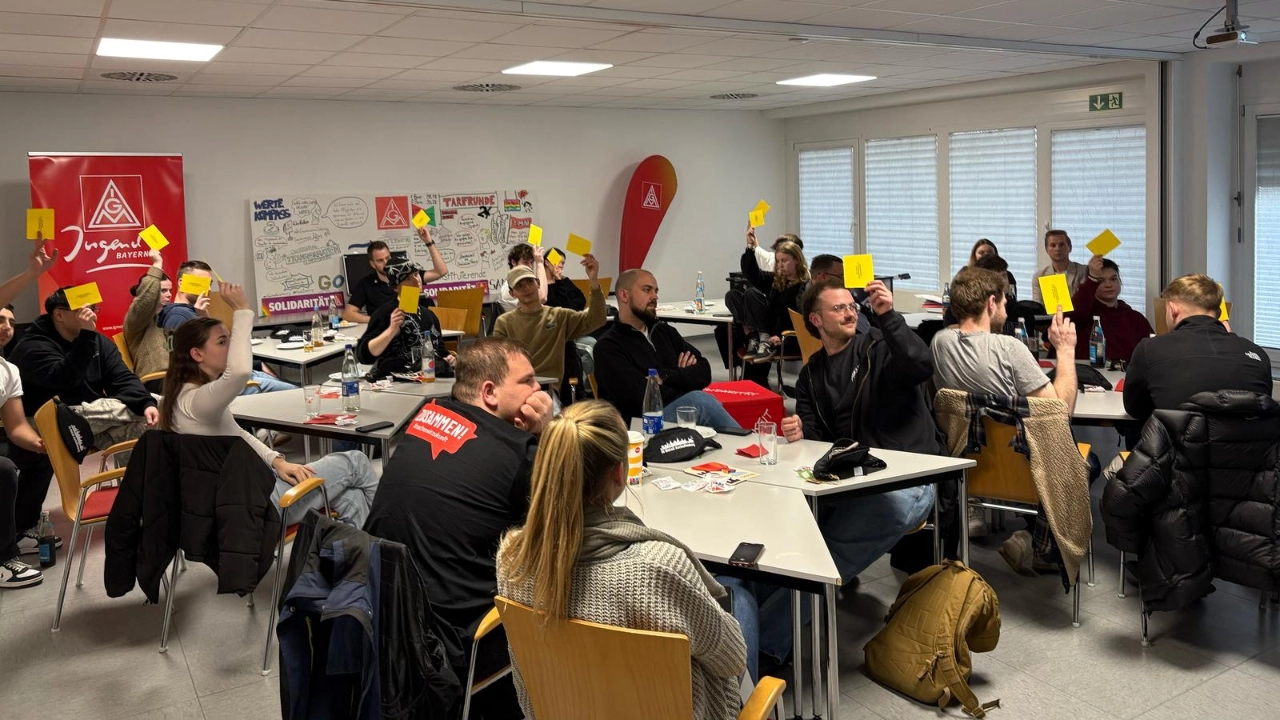 Jugendliche Gruppe wählt in Versammlungscharackter