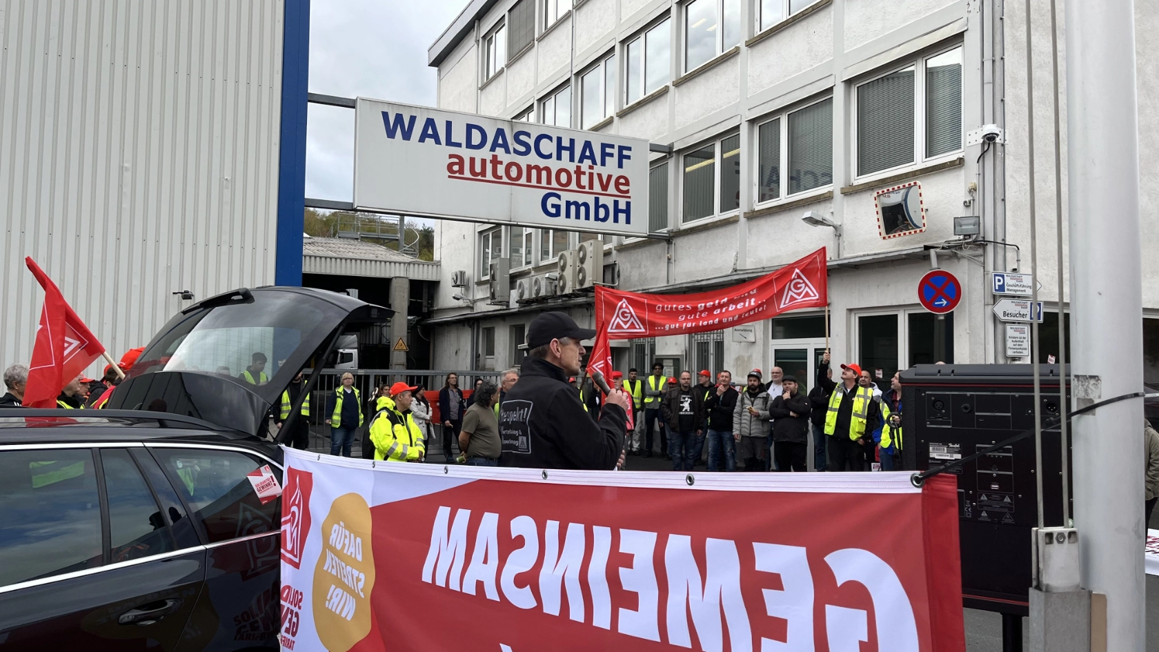 Warnstreik bei Waldaschaff automotive in Waldaschaff am 09.11. im Rahmen der Tarifrunde M+E 2022