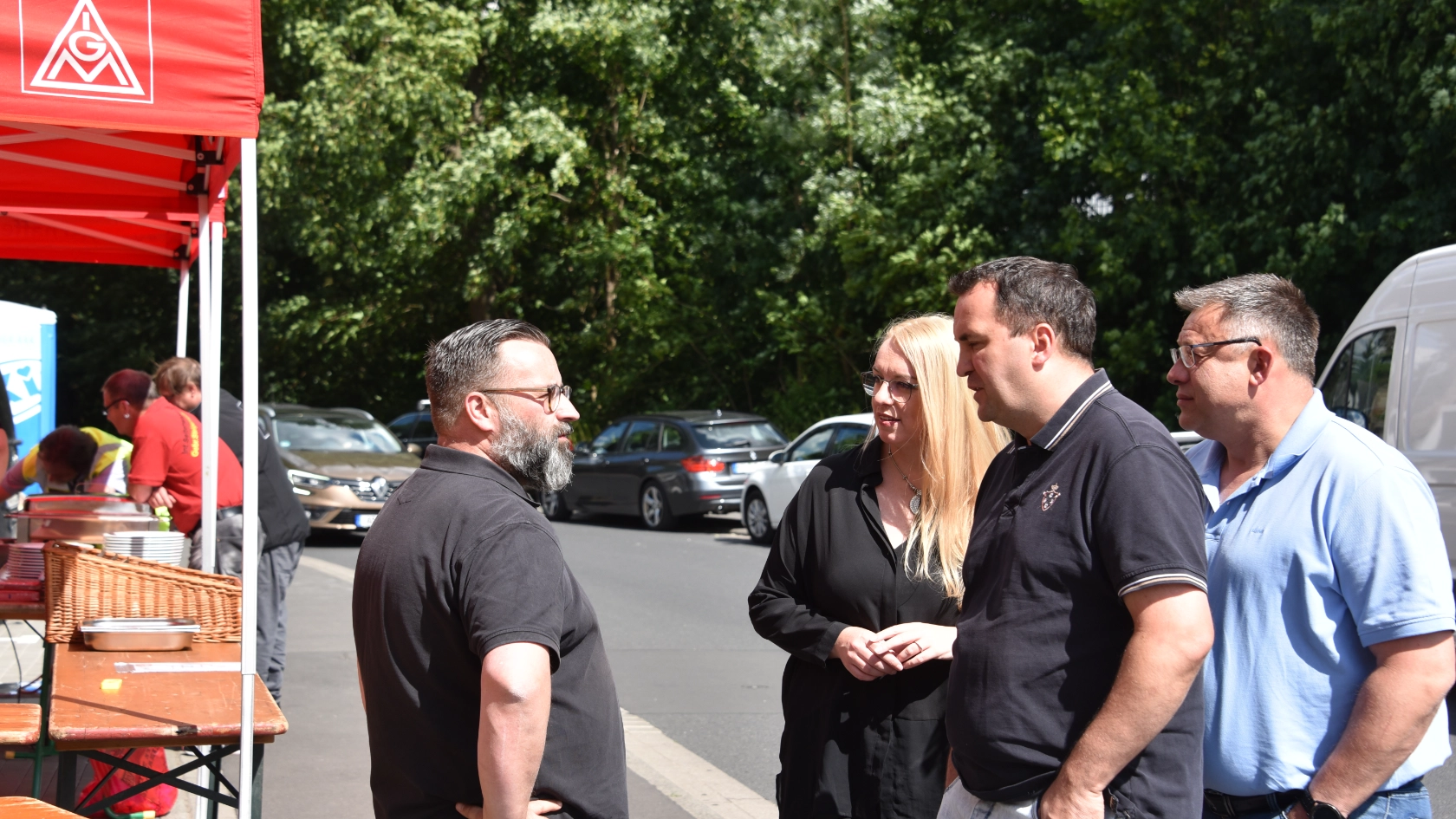 Stephan Parkan im Gespräch mit Betriebsrät*innen