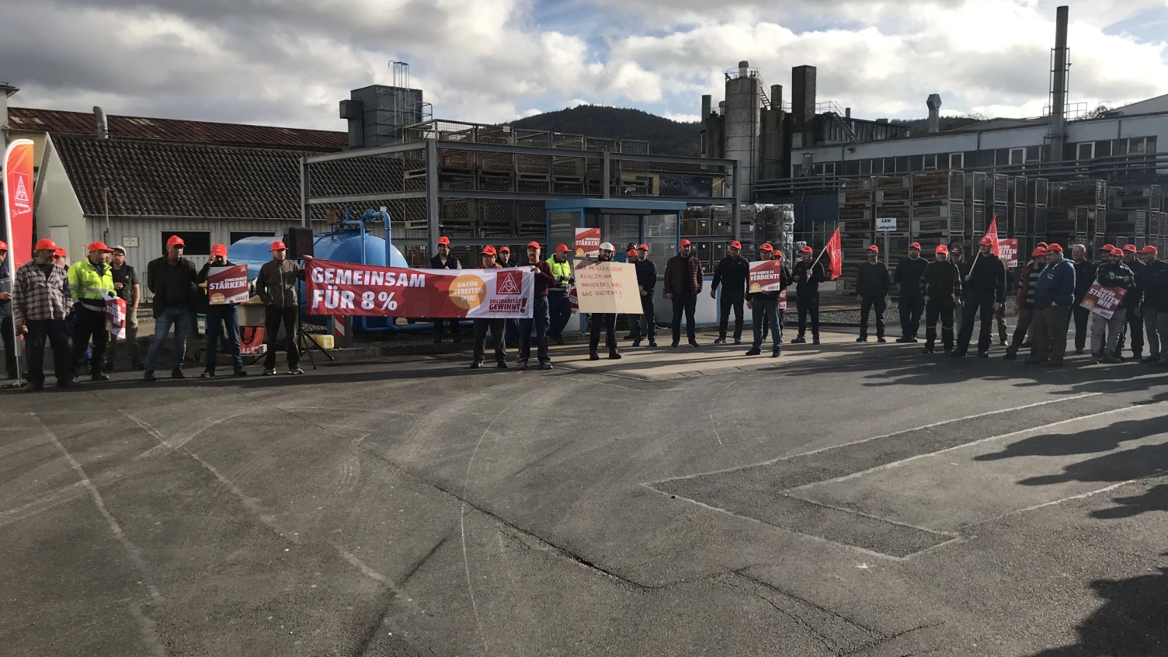 Warnstreik bei Düker in Laufach am 10.11 im Rahmen der Tarifrunde M+E 2022