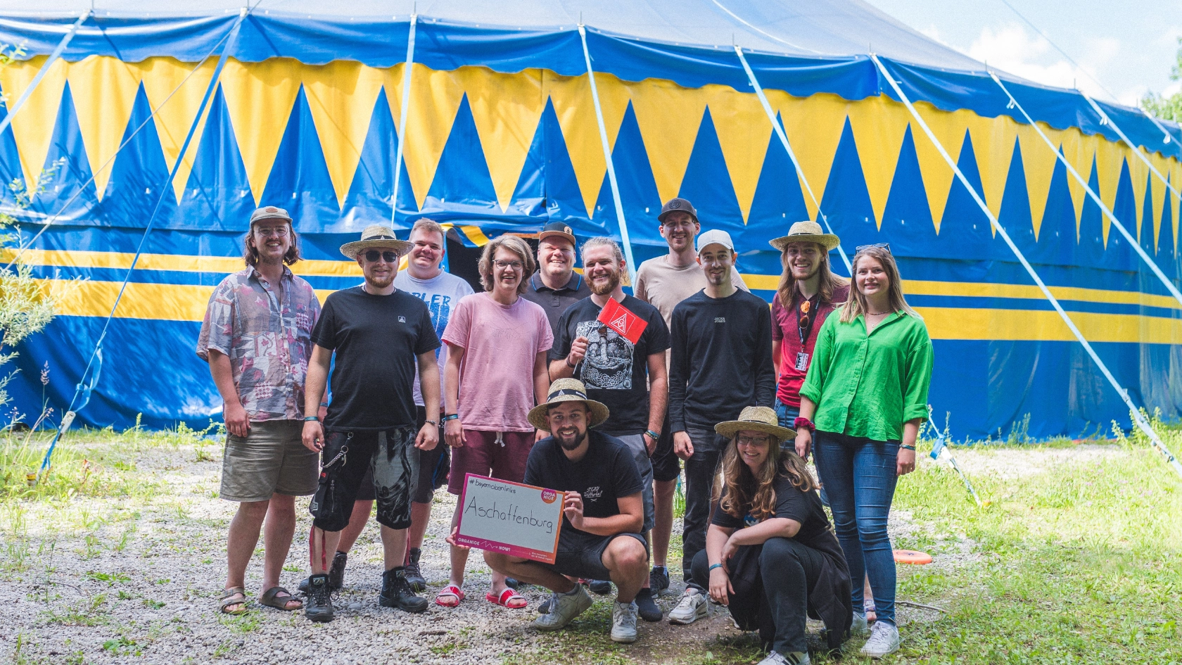 Teilnehmende am Camp de la revolución 2022 aus Aschaffenburg