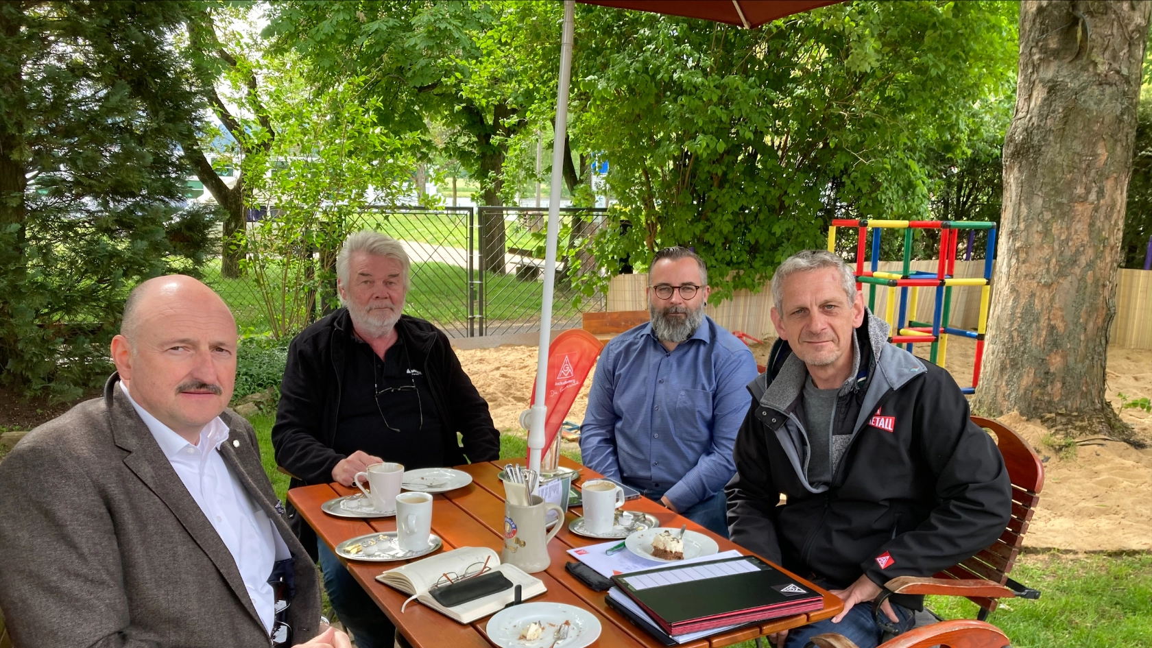 Zur Vorbesprechung des Automobilzuliefergipfels am 25.05.2023 trafen sich Bernd Rützel (MdB), Percy Scheidler (1. Bevollmächtigter IG Metall Aschaffenburg), Stephan Parkan (2. Bevollmächtigter IG Metall Aschaffenburg und Heiz Pleßmann (VK Leiter Magna Mirrors) am 19.05.2023 zu einer Vorabsprache