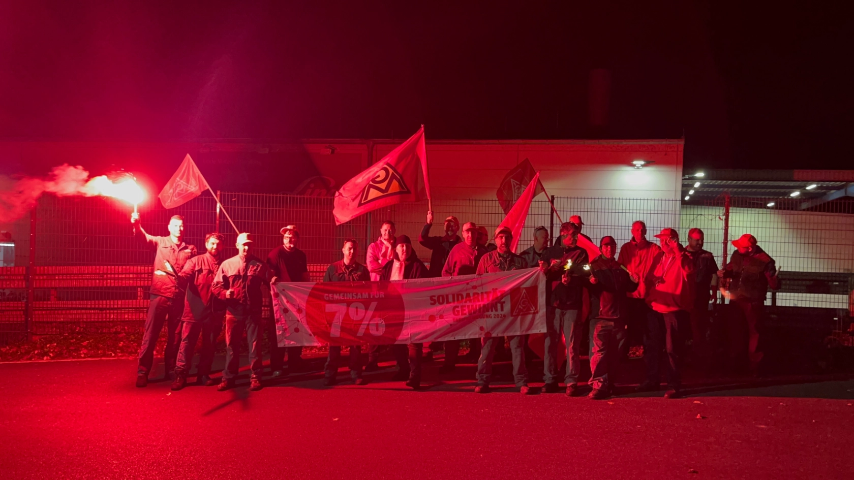 Die Nachtschicht steht bei Linde Material Handling Werk IV in Weilbach