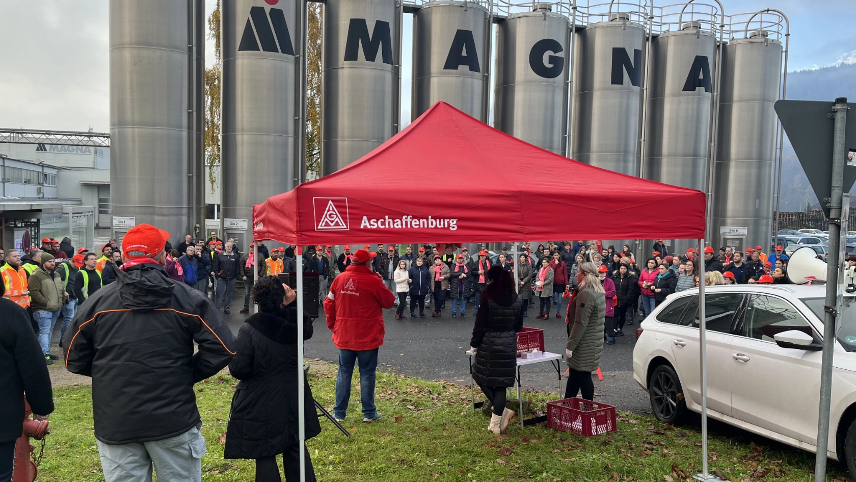 Warnstreik bei Magna Mirrors in Dorfprozelten am 16.11. im Rahmen der Tarifrunde M+E 2022