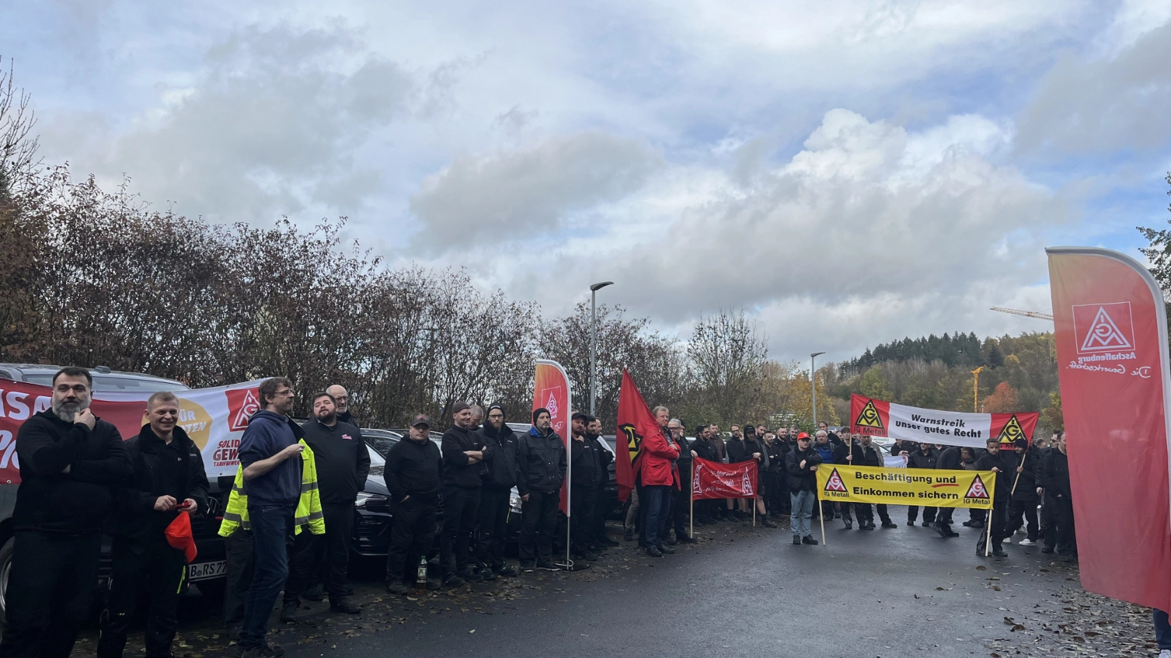 Warnstreik bei SAF-HOLLAND in Bessenbach / Keilberg am 16.11. im Rahmen der Tarifrunde M+E 2022