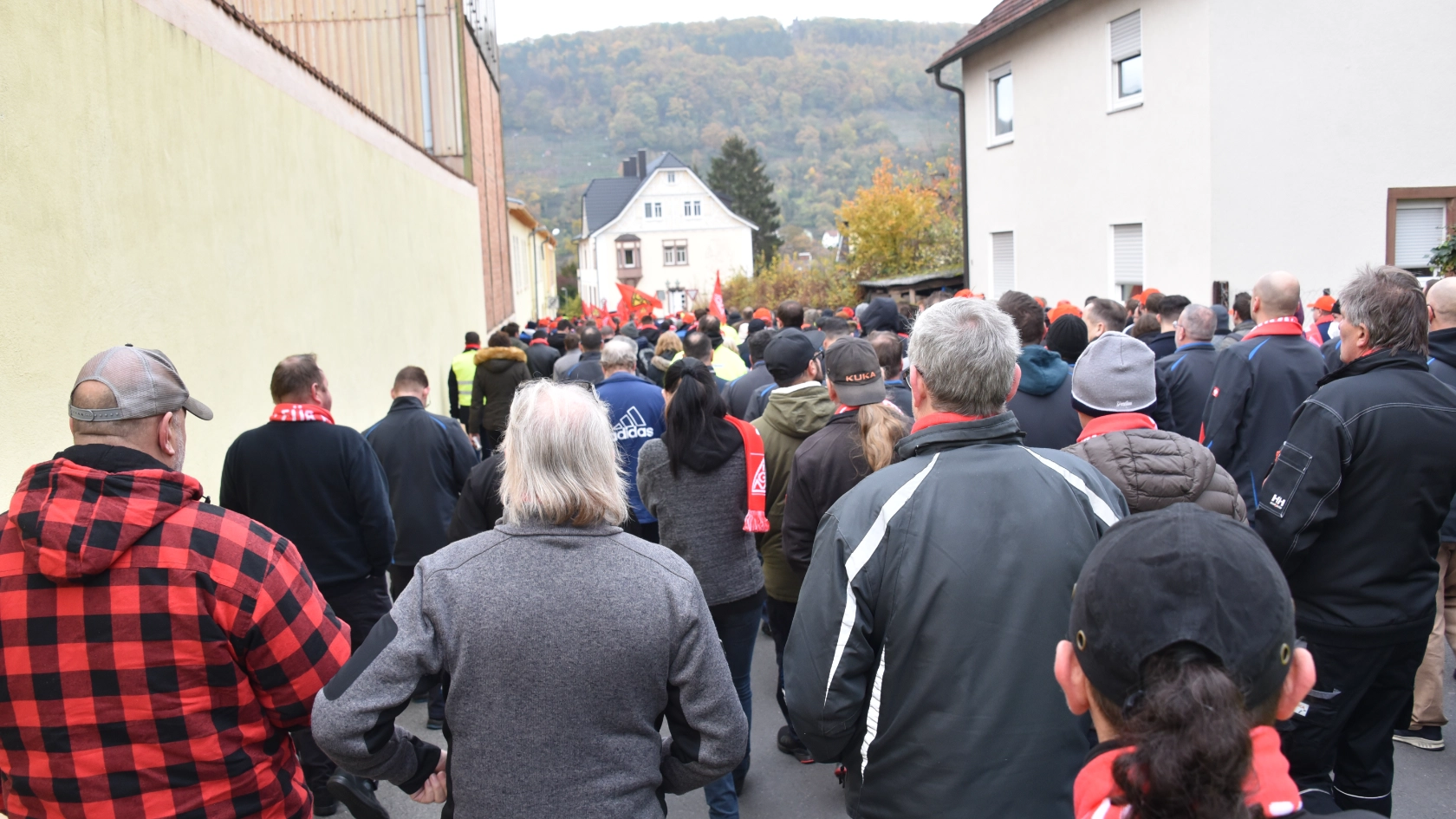 Warnstreik bei WIKA, Ziemann Holvrieka und KUKA Industries am 14.11. im Rahmen der Tarifrunde M+E 2022