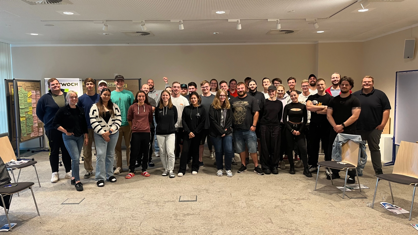 Mitglieder des Ortsjugendausschusses machten sich am 02. August 2023 auf den Weg in die Rhön. Dort veranstalteten wir mit dem Ortsjugendausschuss (OJA) Schweinfurt und Würzburg eine gemeinsame OJA-Sitzung. Die Teilnehmenden des parallel stattfindenden Jugend1-Seminares wurden direkt mit eingebunden und besuchten somit (teilweise) ihre erste OJA-Sitzung.