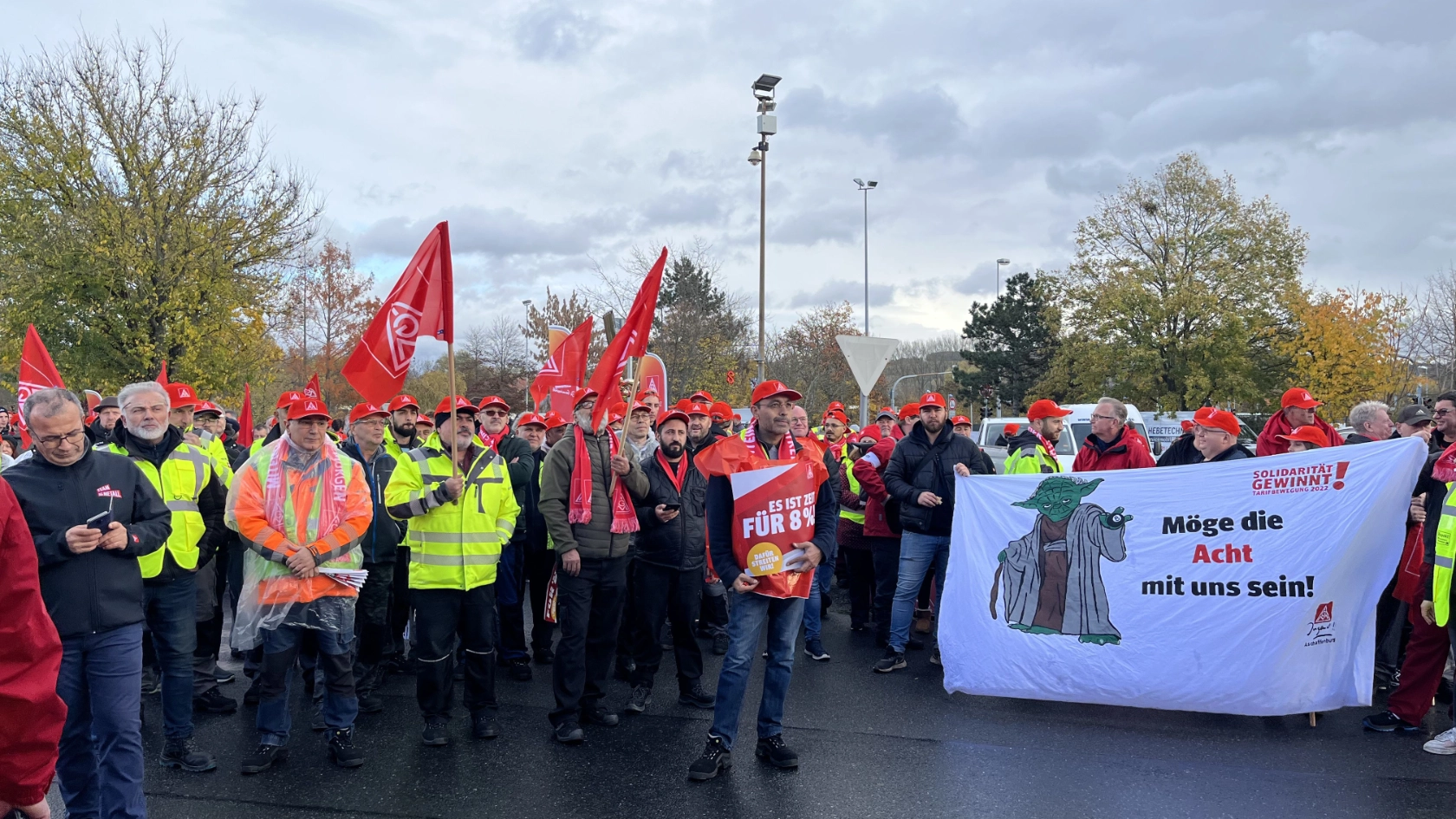 Warnstreik in Nilkheim mit den Linde-Betrieben, KIM, proplan, ZF Safety und Waldaschaff automotive am 17.11. im Rahmen der Tarifrunde M+E 2022