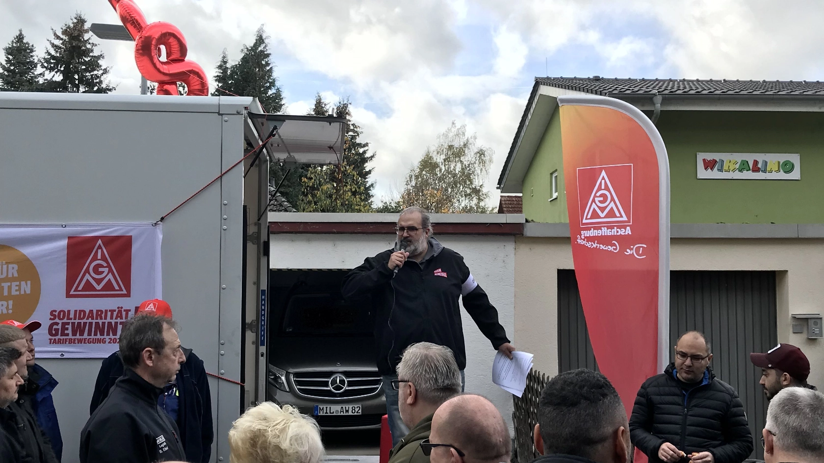 Warnstreik bei WIKA Alexander Wiegand in Klingenberg am 07.11. im Rahmen der Tarifrunde M+E 2022