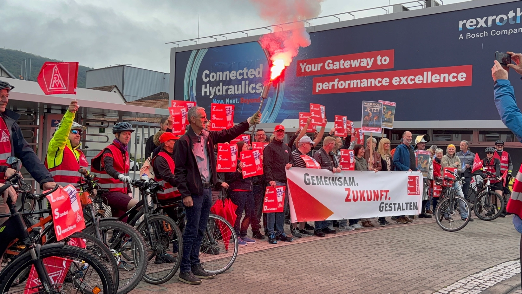 Fahrradkorso mit der „Flamme der Solidarität“ durch den Spessart. Von Lohr über Laufach nach Aschaffenburg