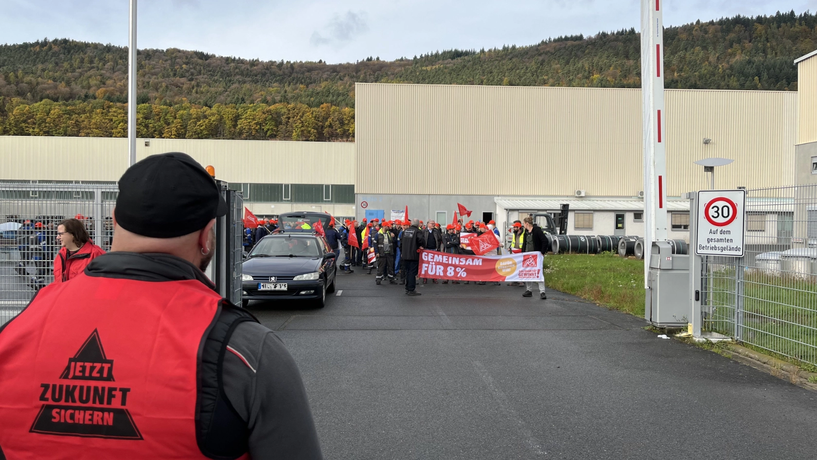 Warnstreik bei Ziemann Holvrieka in Bürgstadt am 09.11. im Rahmen der Tarifrunde M+E 2022