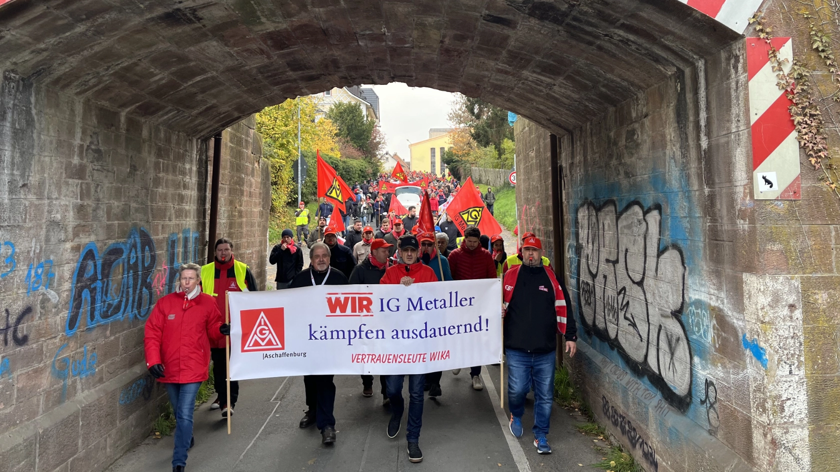 Warnstreik bei WIKA, Ziemann Holvrieka und KUKA Industries am 14.11. im Rahmen der Tarifrunde M+E 2022