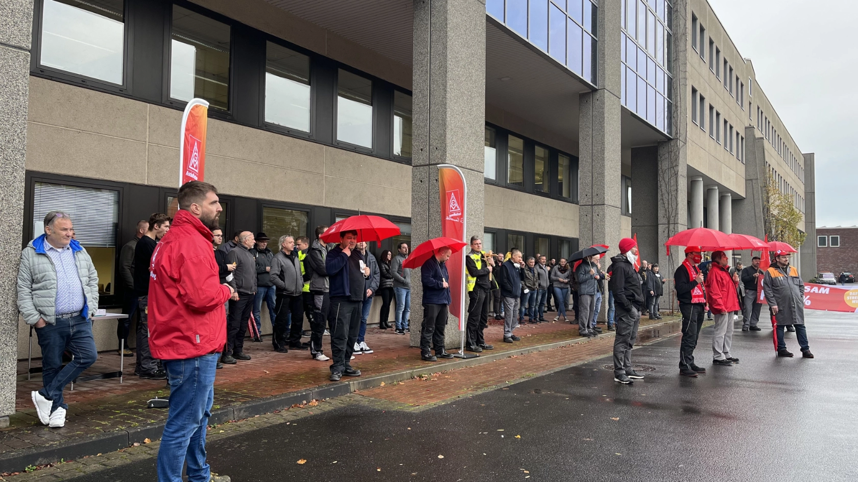 Warnstreik bei KUKA Industries in Obernburg am 09.11. im Rahmen der Tarifrunde M+E 2022