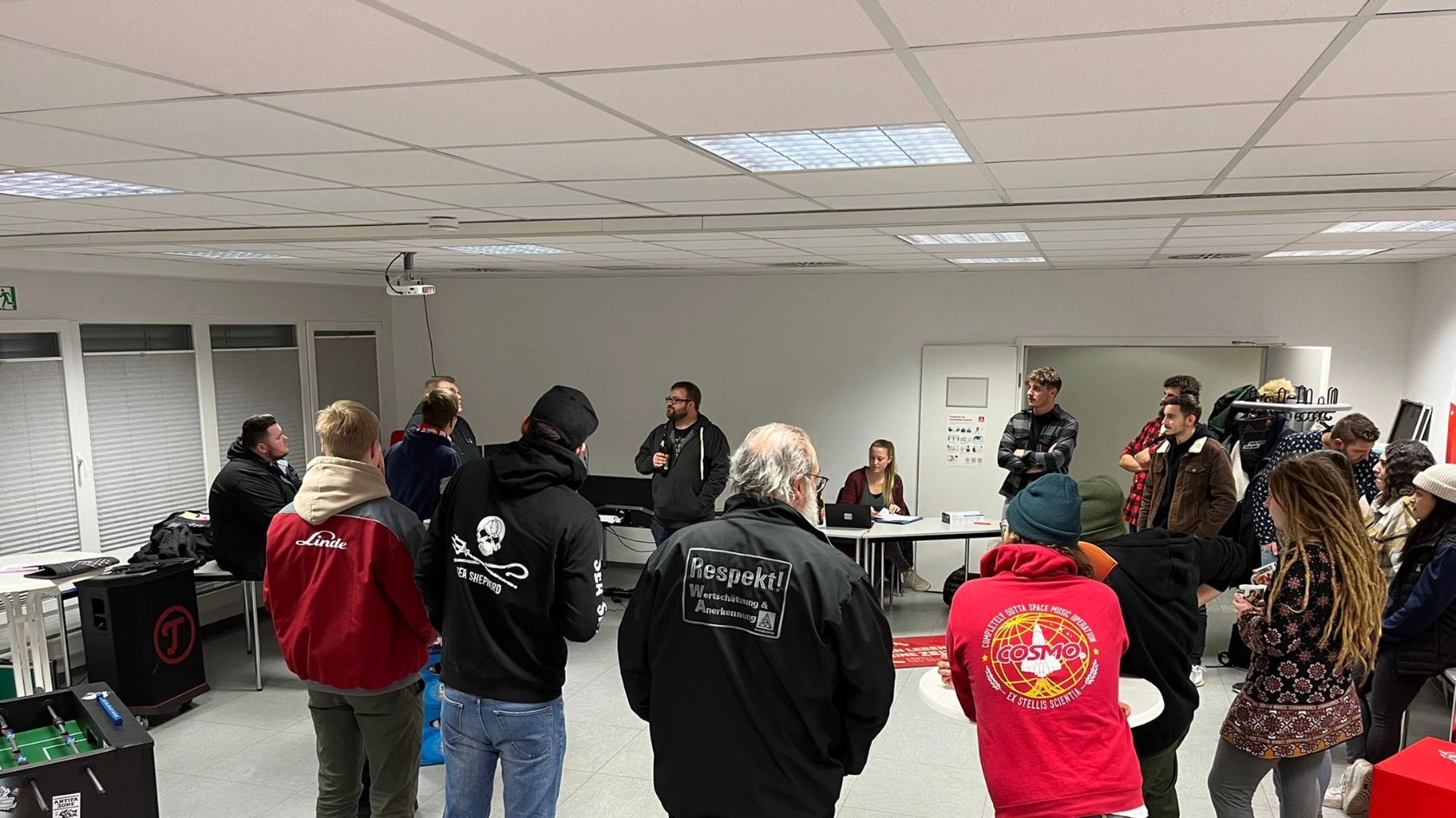 Kennenlernen & Austausch auf dem JAV Glühweinempfang 2022 der IG Metall Aschaffenburg