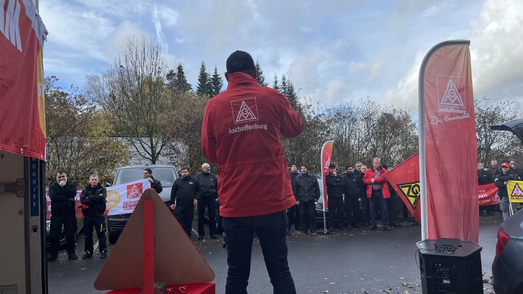 Warnstreik bei SAF-HOLLAND in Bessenbach / Keilberg am 16.11. im Rahmen der Tarifrunde M+E 2022