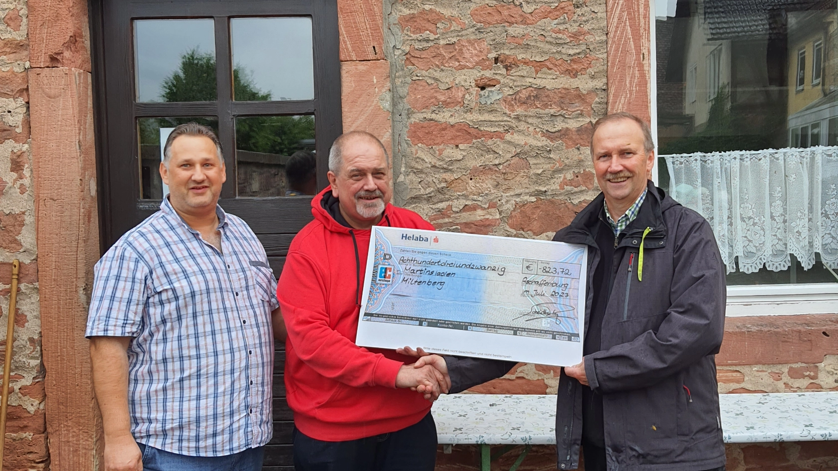 Spendenübergabe an den Martinsladen in Alzenau durch Siegi Ackermann und Heiko Kern