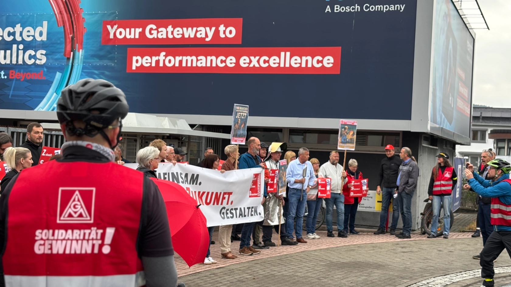 Fahrradkorso mit der „Flamme der Solidarität“ durch den Spessart. Von Lohr über Laufach nach Aschaffenburg