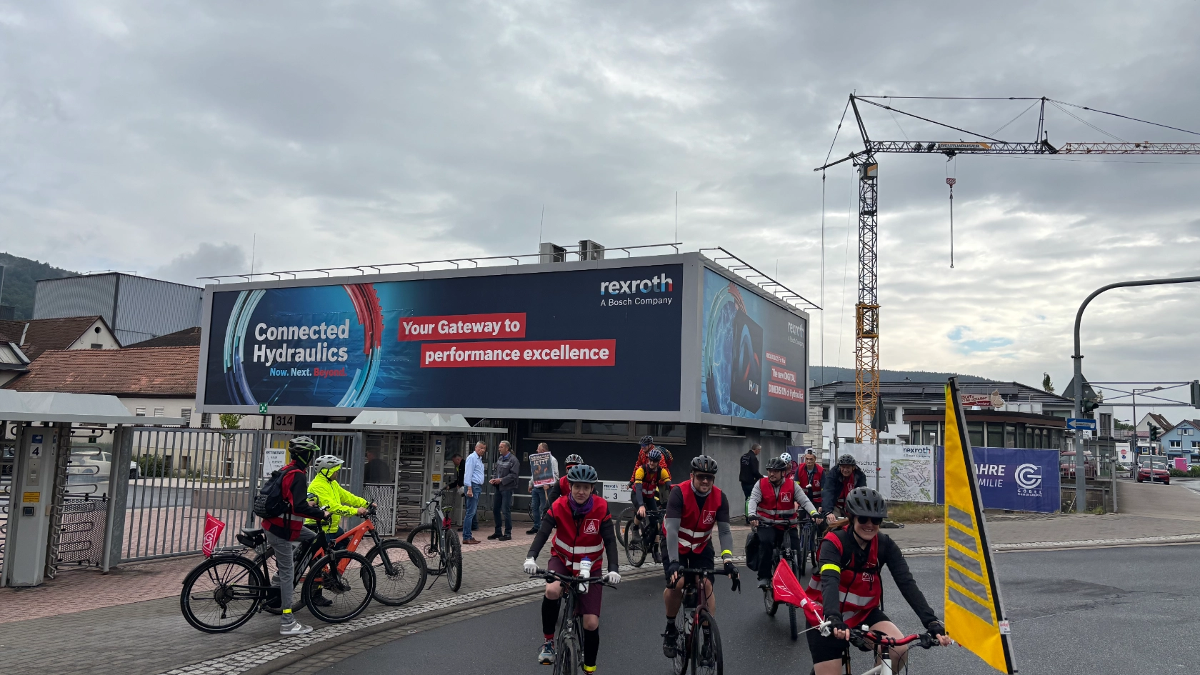 Fahrradkorso mit der „Flamme der Solidarität“ durch den Spessart. Von Lohr über Laufach nach Aschaffenburg
