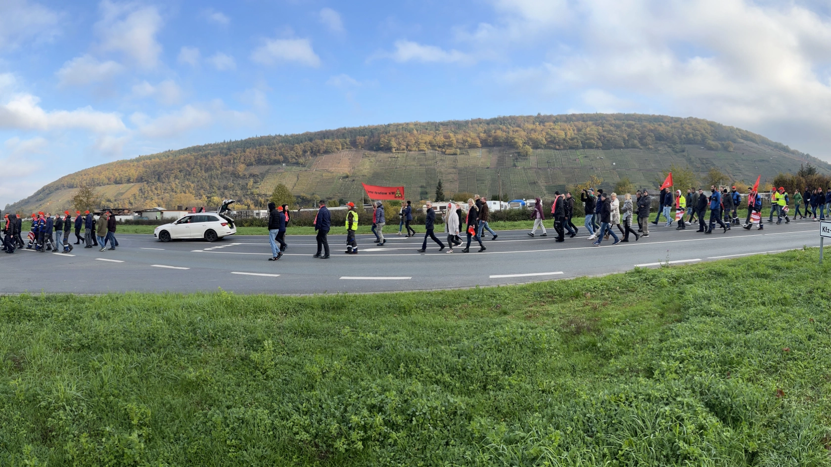 Warnstreik bei WIKA, Ziemann Holvrieka und KUKA Industries am 14.11. im Rahmen der Tarifrunde M+E 2022