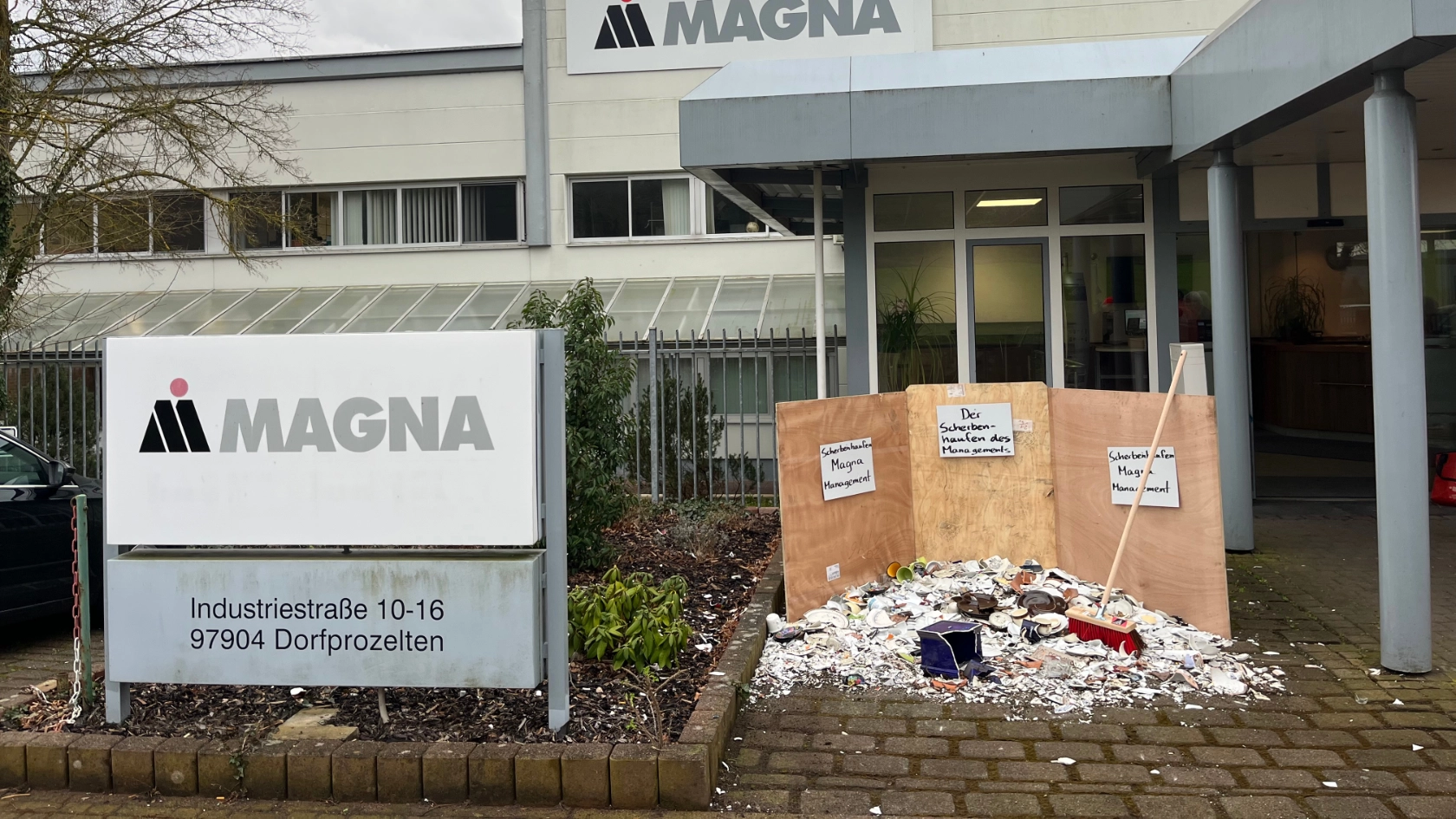 Scherbenhaufen des Managements bei Magna Mirrors in Dorfprozelten