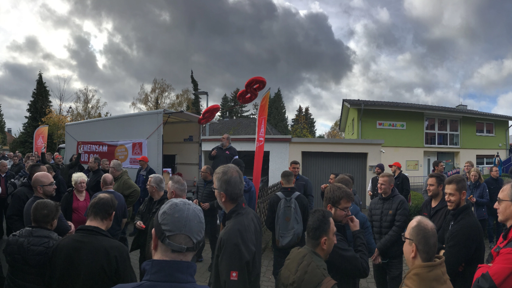 Warnstreik bei WIKA Alexander Wiegand in Klingenberg am 07.11. im Rahmen der Tarifrunde M+E 2022