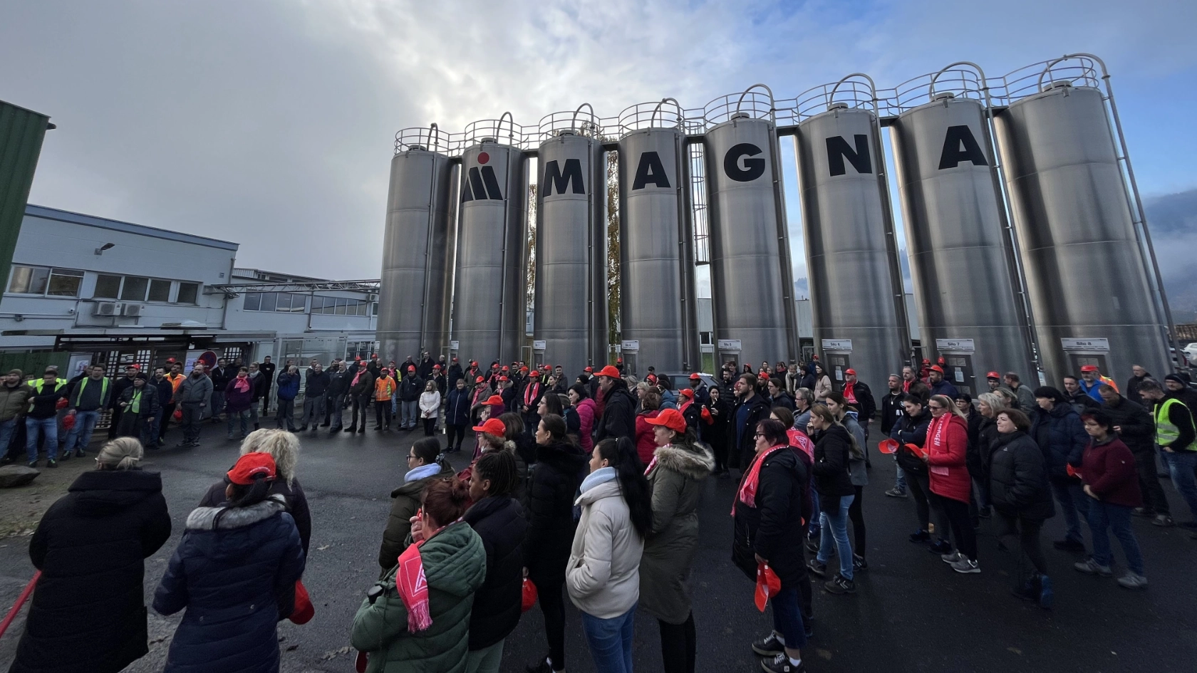 Warnstreik bei Magna Mirrors in Dorfprozelten am 16.11. im Rahmen der Tarifrunde M+E 2022
