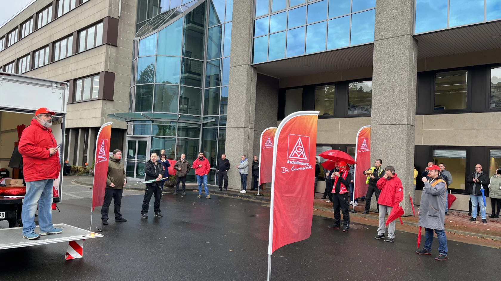 Warnstreik bei KUKA Industries in Obernburg am 09.11. im Rahmen der Tarifrunde M+E 2022