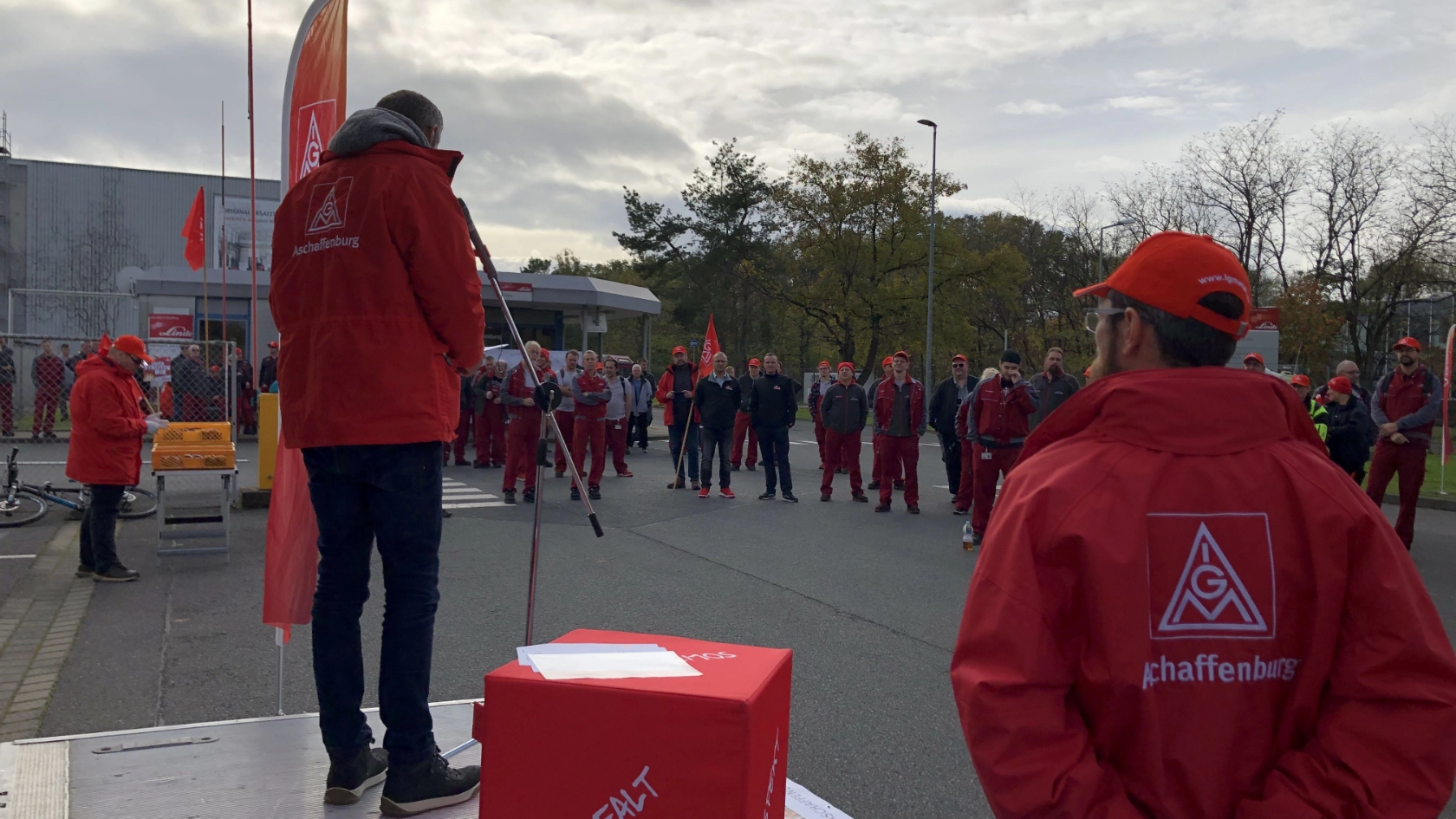 Warnstreik bei Linde MH Werk III in Kahl am 04.11. im Rahmen der Tarifrunde M+E 2022