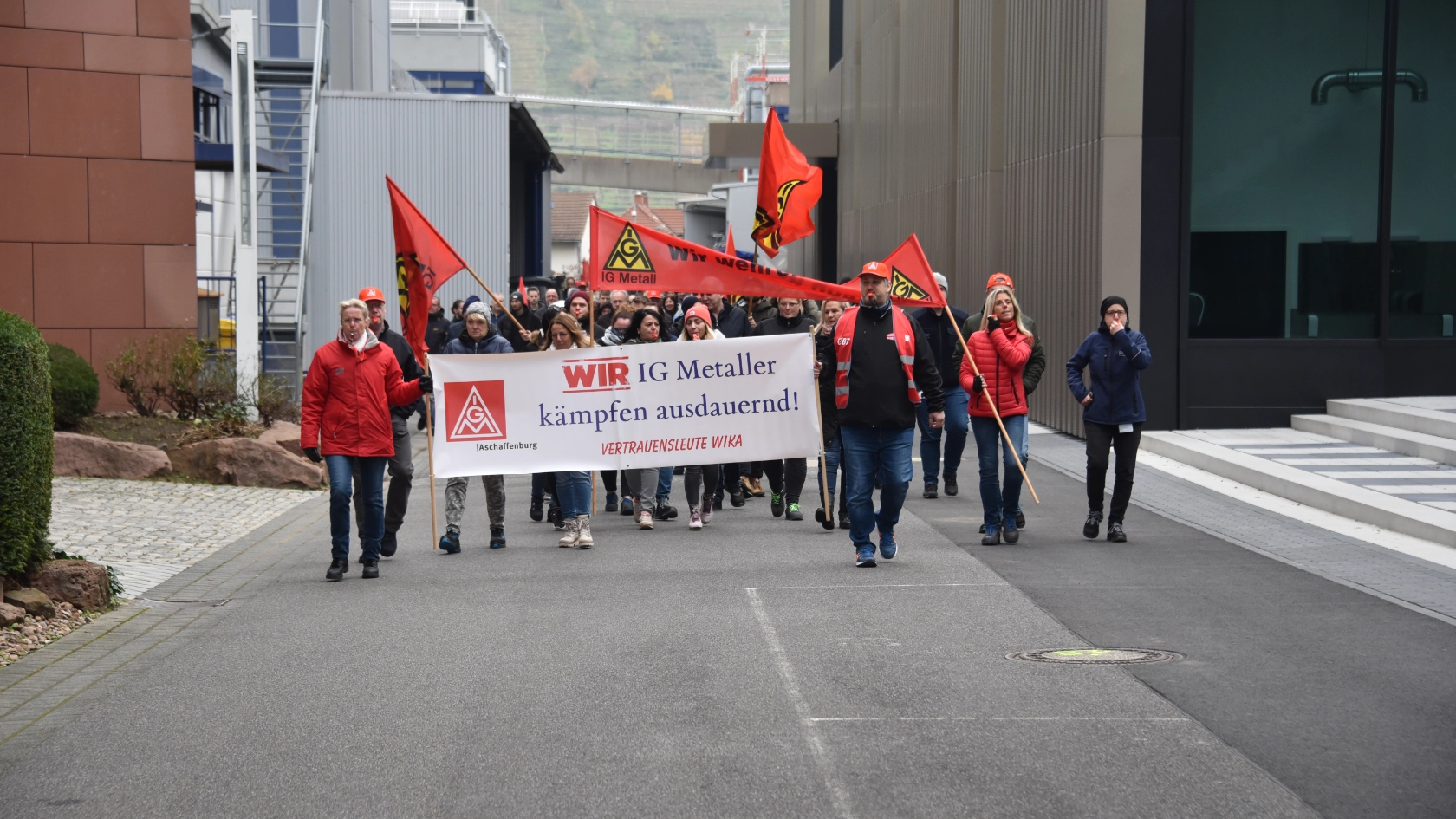 Warnstreik bei WIKA, Ziemann Holvrieka und KUKA Industries am 14.11. im Rahmen der Tarifrunde M+E 2022