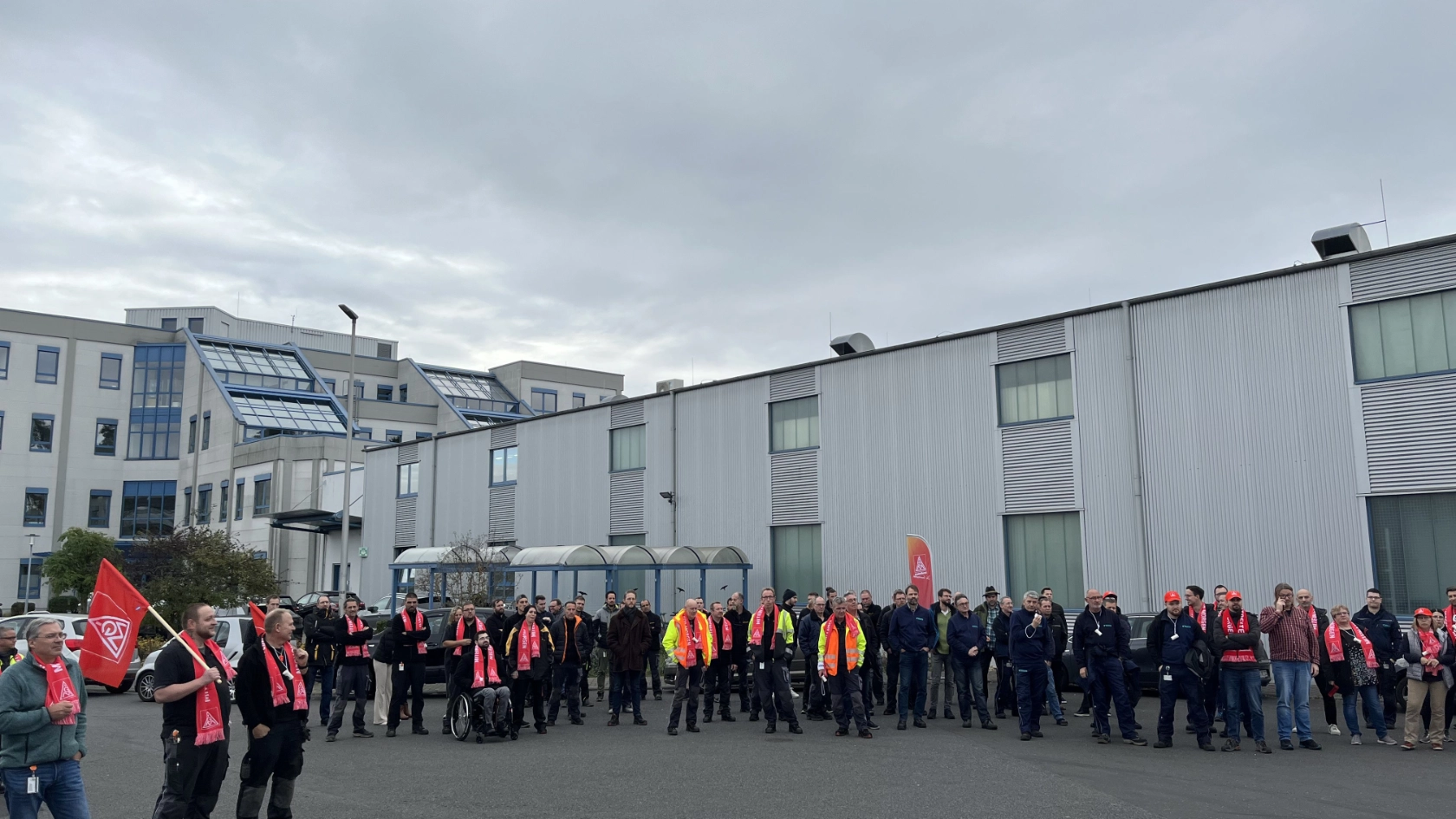 Warnstreik bei Continental Safety Engineering, Bühler Alzenau und sensyMIC am 15.11. im Rahmen der Tarifrunde M+E 2022