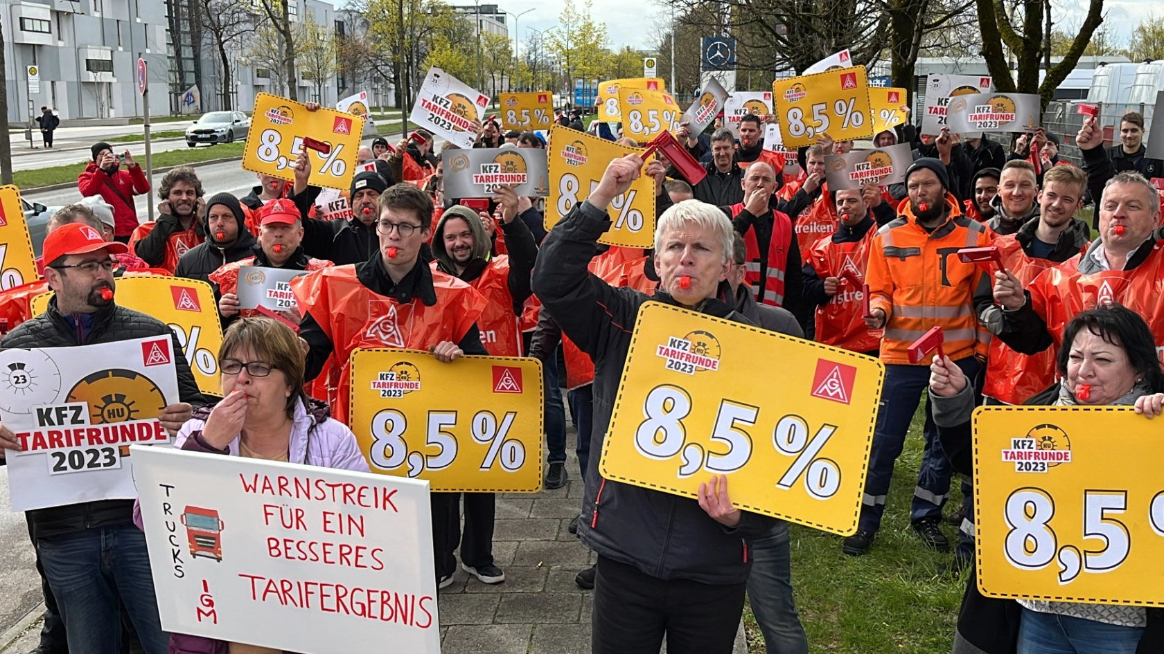 KFZ-Warnstreik München mit Daimler Truck