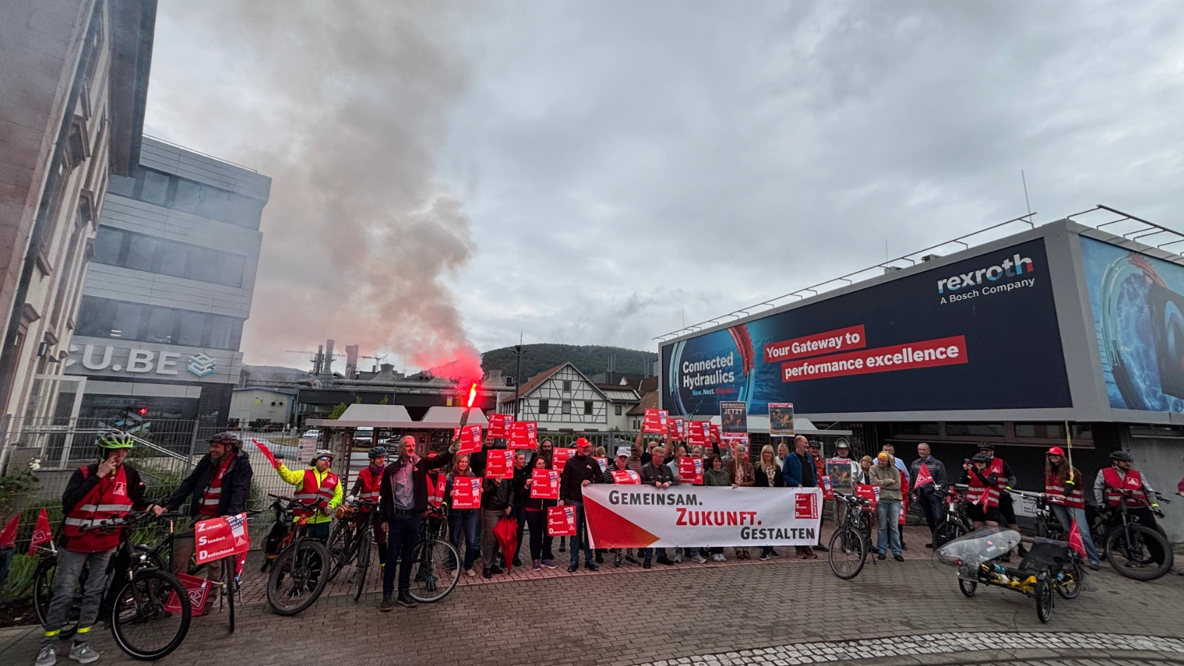 Fahrradkorso mit der „Flamme der Solidarität“ durch den Spessart. Von Lohr über Laufach nach Aschaffenburg