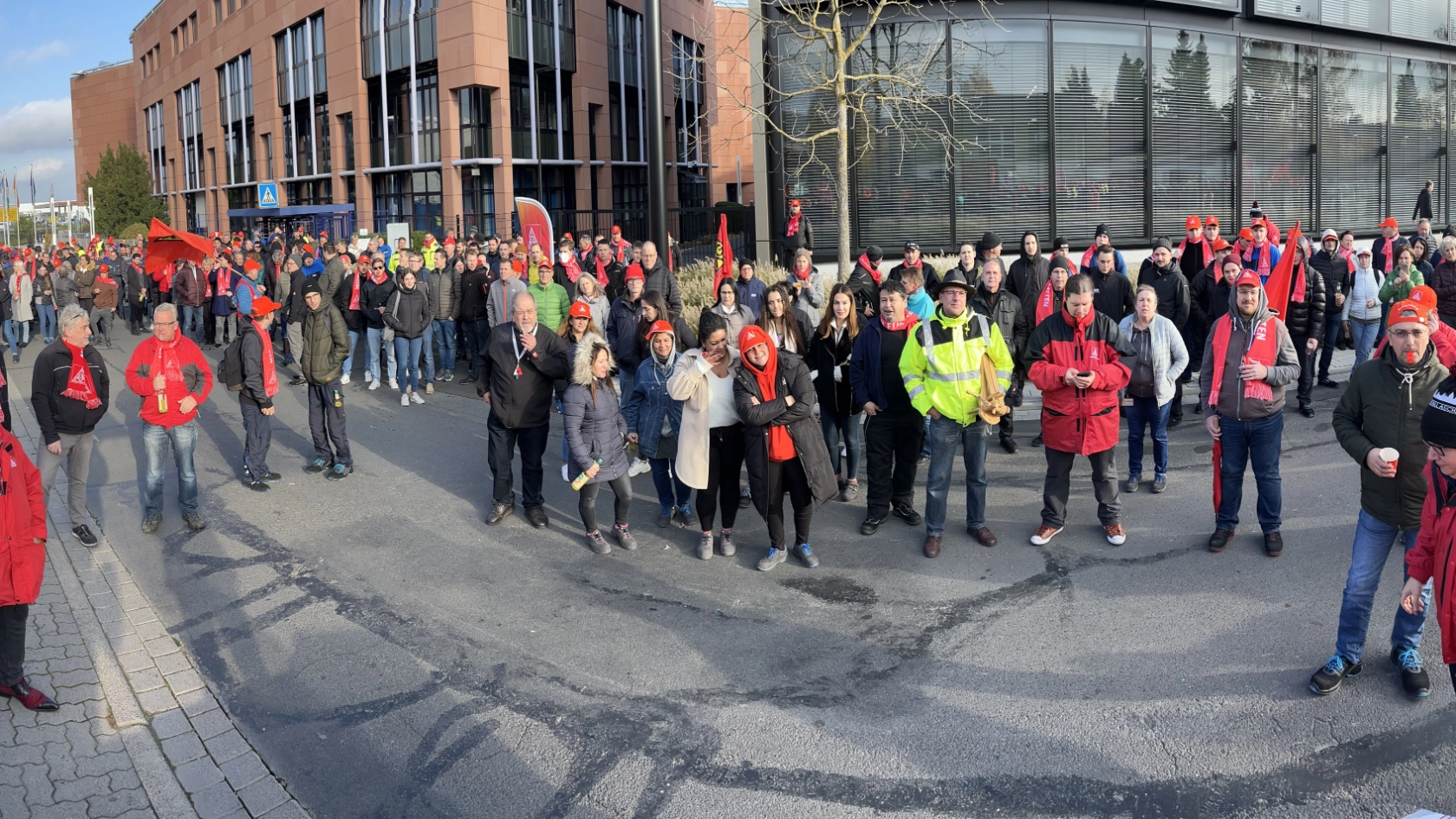 Warnstreik bei WIKA, Ziemann Holvrieka und KUKA Industries am 14.11. im Rahmen der Tarifrunde M+E 2022