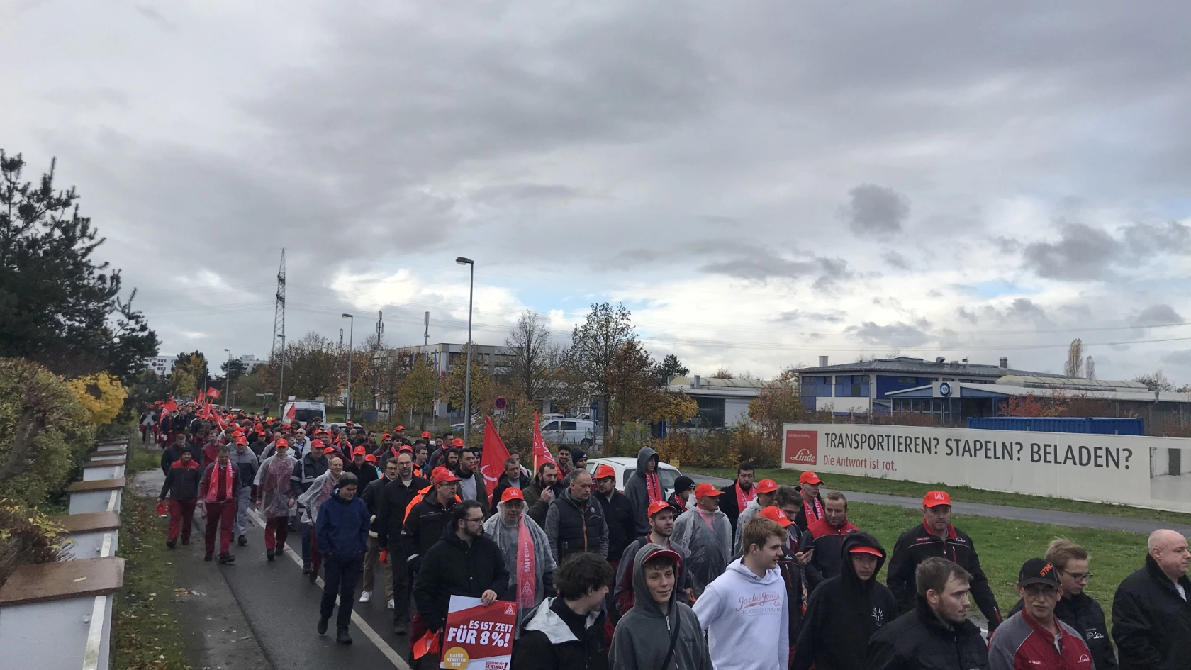 Warnstreik in Nilkheim mit den Linde-Betrieben, KIM, proplan, ZF Safety und Waldaschaff automotive am 17.11. im Rahmen der Tarifrunde M+E 2022