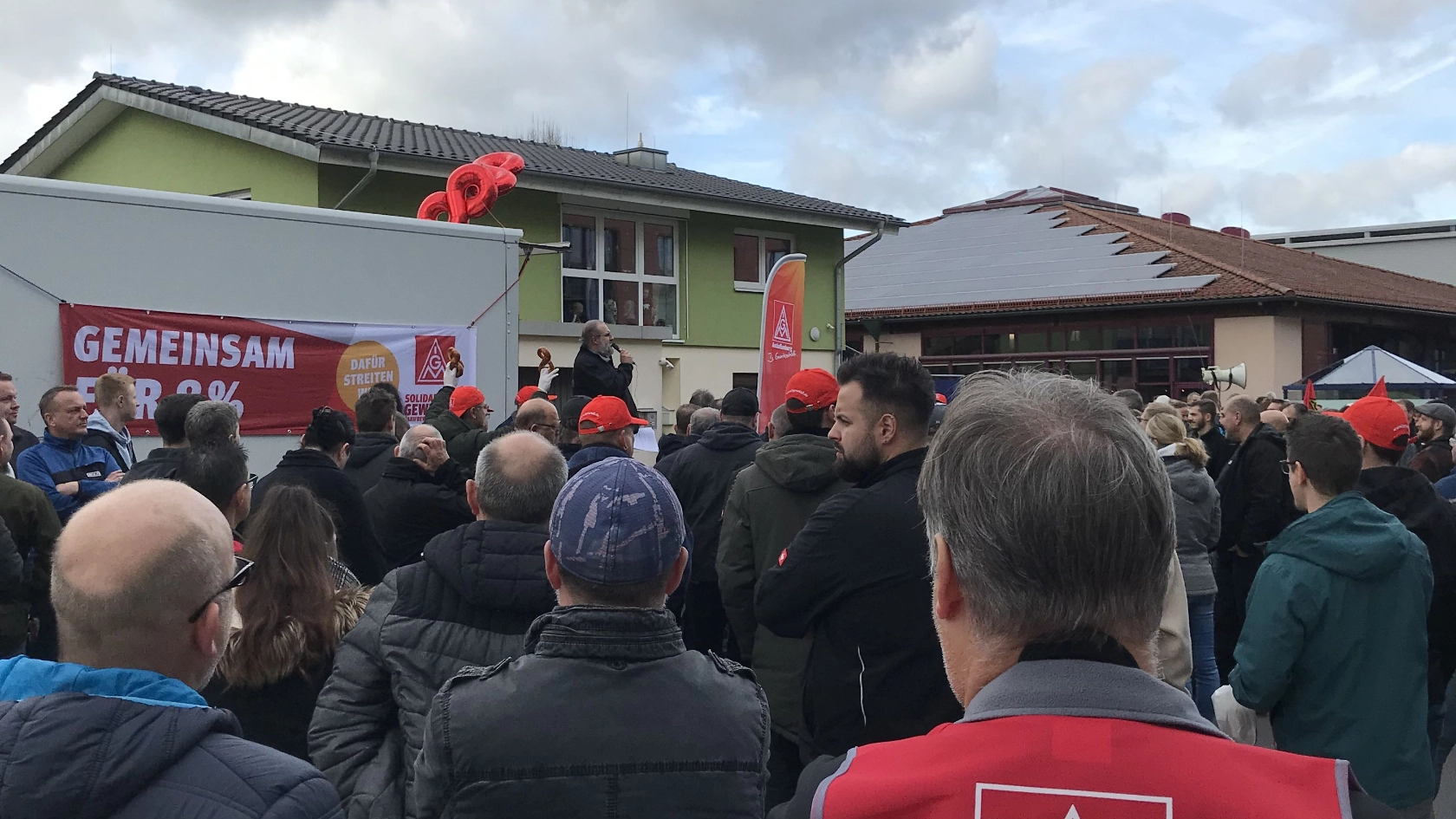 Warnstreik bei WIKA Alexander Wiegand in Klingenberg am 07.11. im Rahmen der Tarifrunde M+E 2022