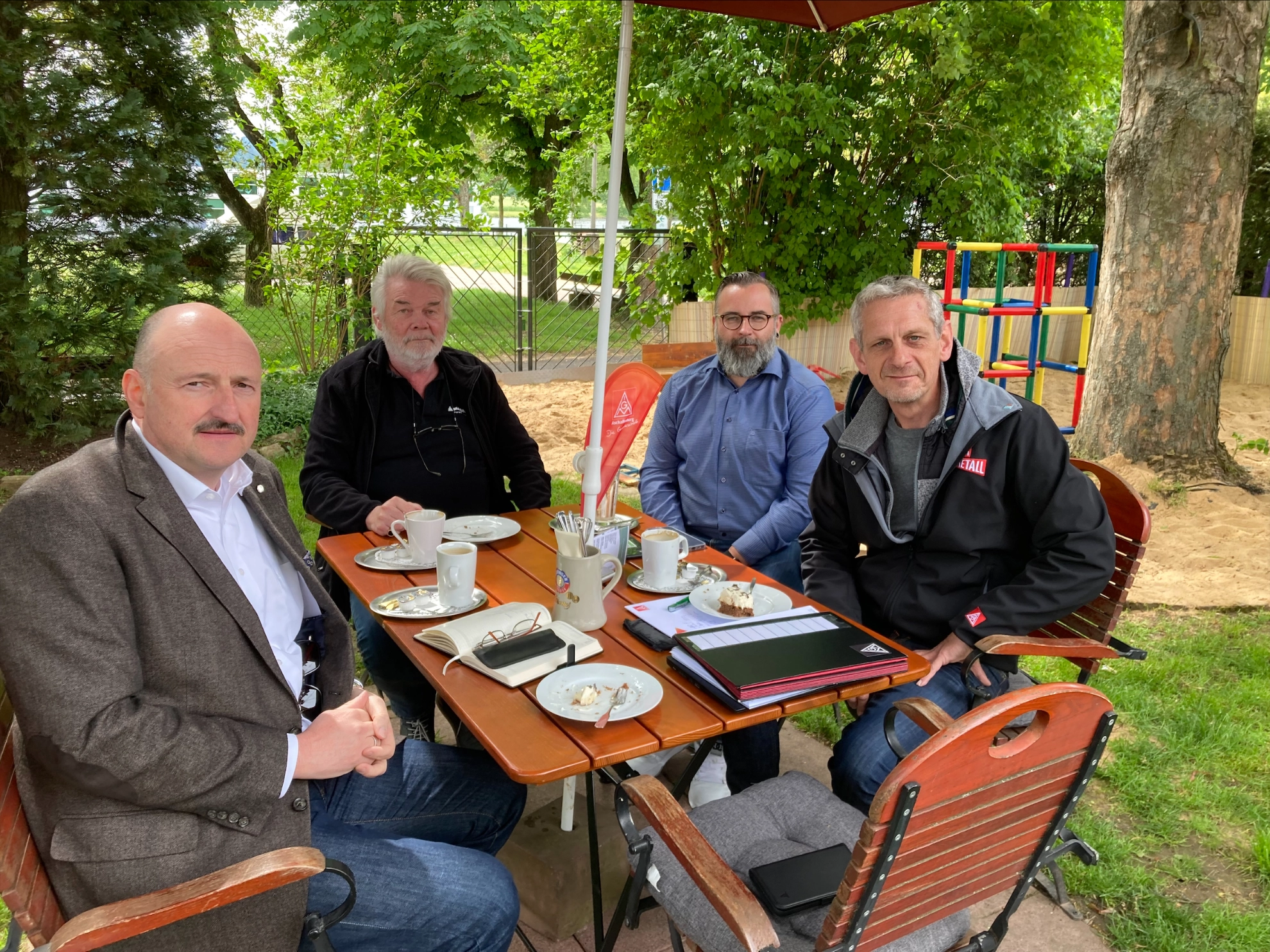 Zur Vorbesprechung des Automobilzuliefergipfels am 25.05.2023 trafen sich Bernd Rützel (MdB), Percy Scheidler (1. Bevollmächtigter IG Metall Aschaffenburg), Stephan Parkan (2. Bevollmächtigter IG Metall Aschaffenburg und Heiz Pleßmann (VK Leiter Magna Mirrors) am 19.05.2023 zu einer Vorabsprache