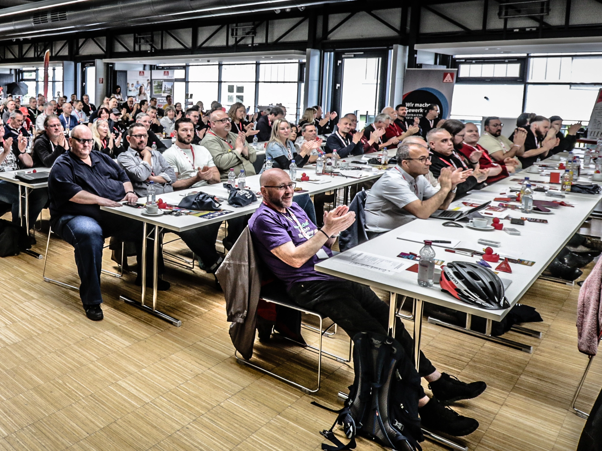 Delegiertenversammlung IG Metall Aschaffenburg. Sicht in den Tagungsraum mit allen Delegierten 