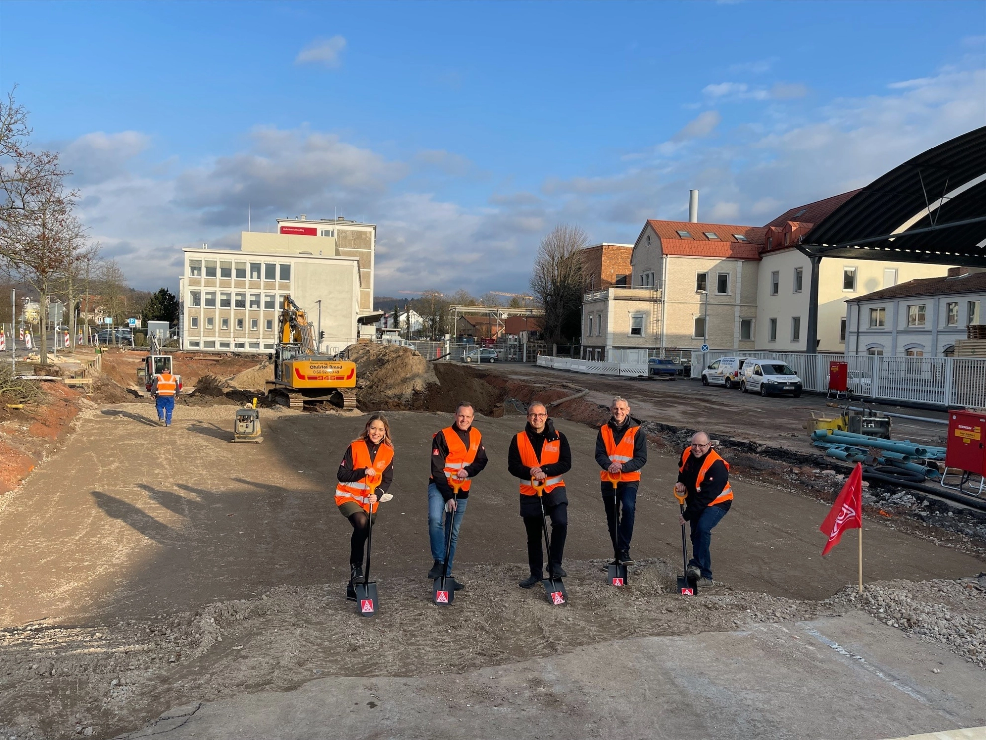 Vertrauenleute, Betriebsräte und IG Metall vertreter beim Spatenstich in Nilkheim.