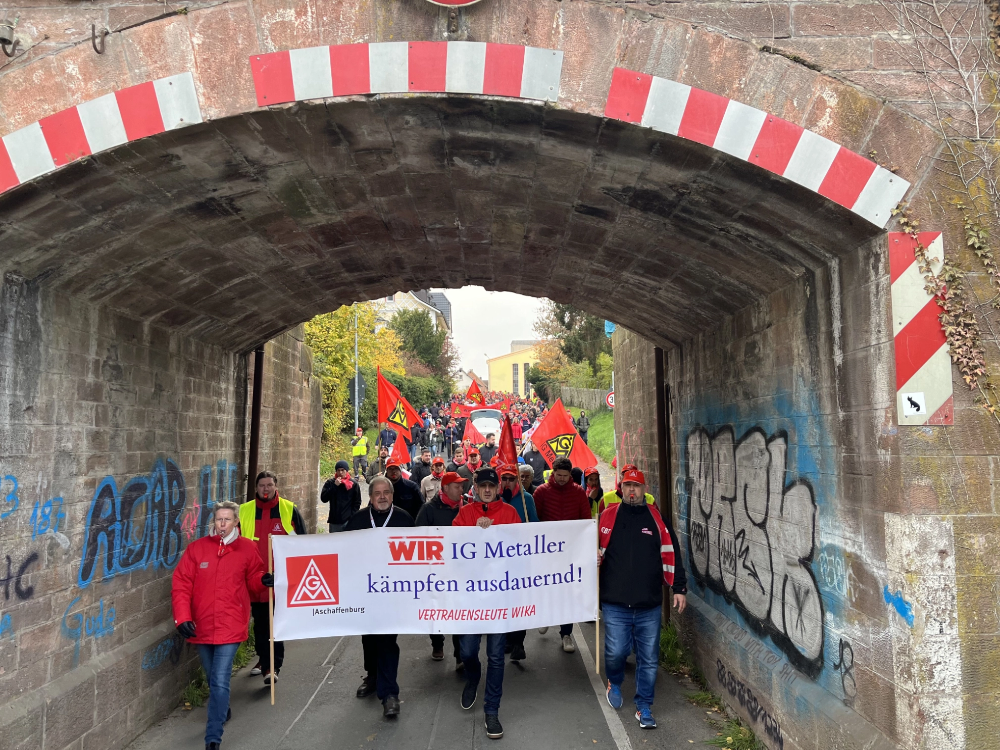 Warnstreik bei WIKA, Ziemann Holvrieka und KUKA Industries am 14.11. im Rahmen der Tarifrunde M+E 2022