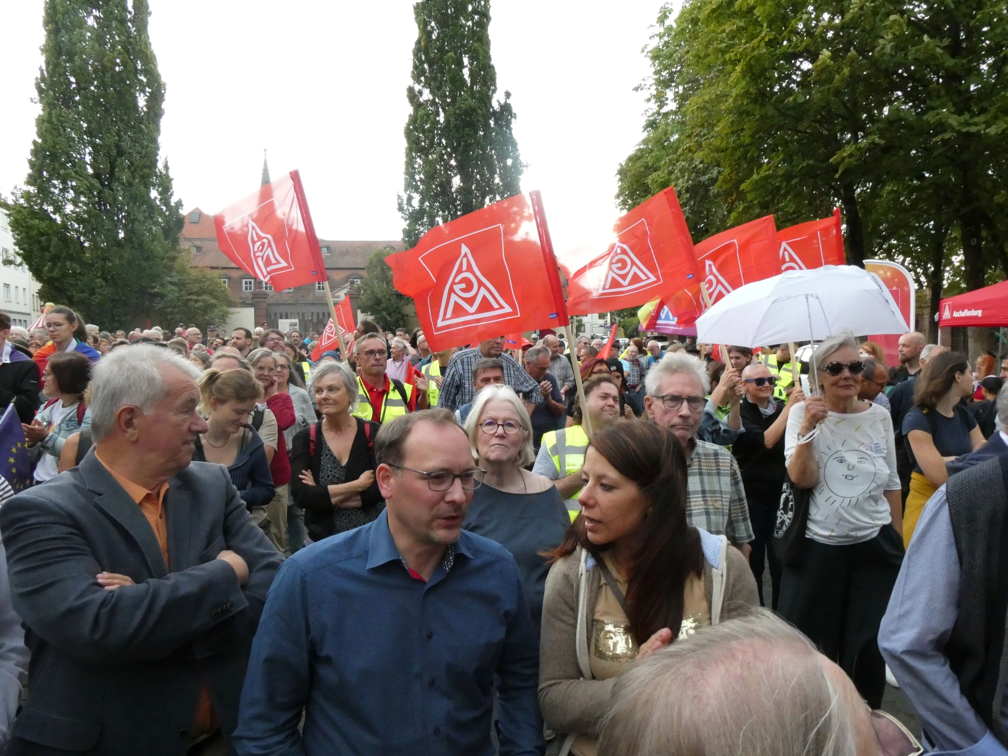 Demonstration gegen den rechten Aufmarsch in Aschaffenburg am Tag der deutschen Einheit. 