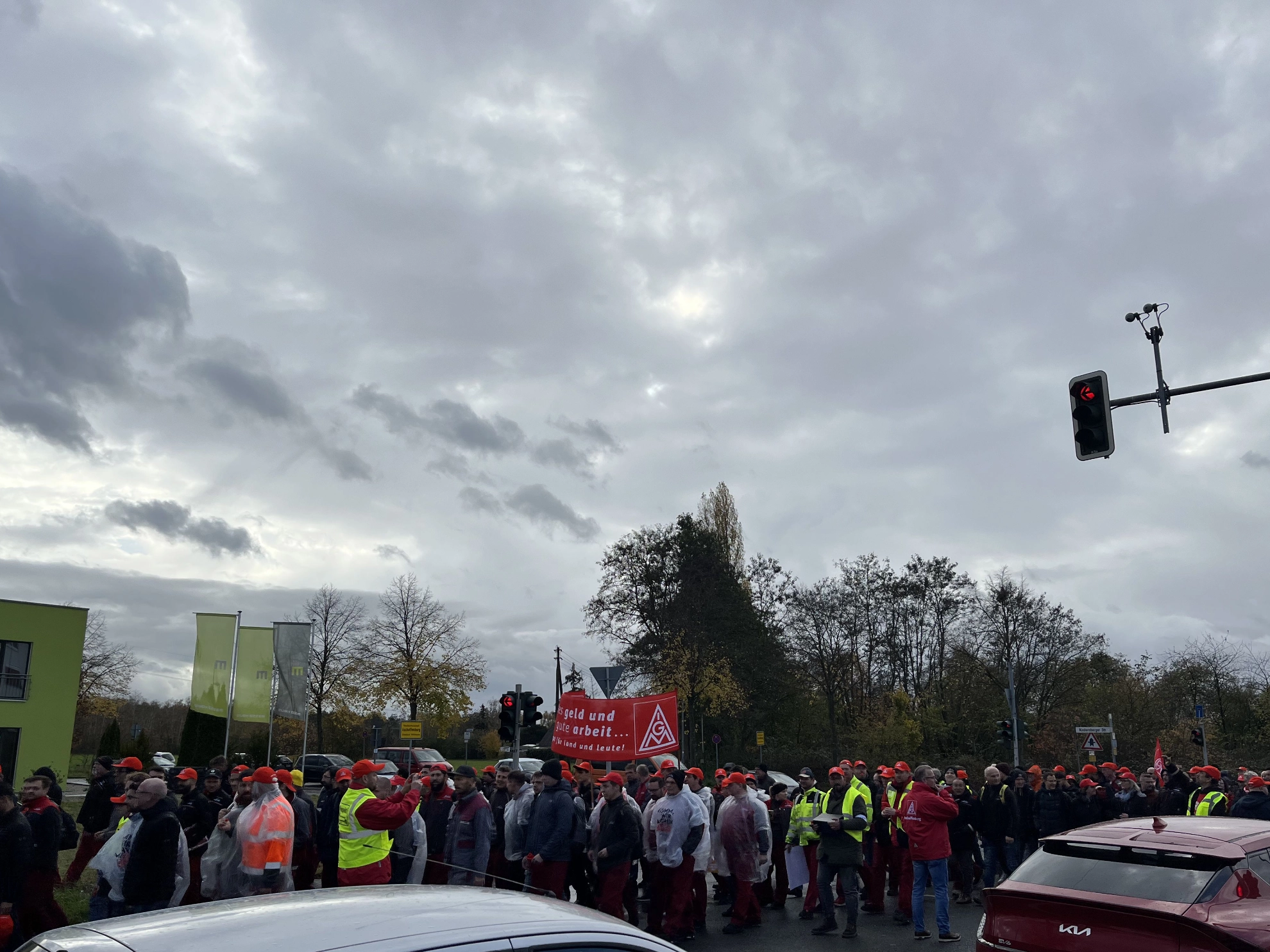 Warnstreik in Nilkheim mit den Linde-Betrieben, KIM, proplan, ZF Safety und Waldaschaff automotive am 17.11. im Rahmen der Tarifrunde M+E 2022