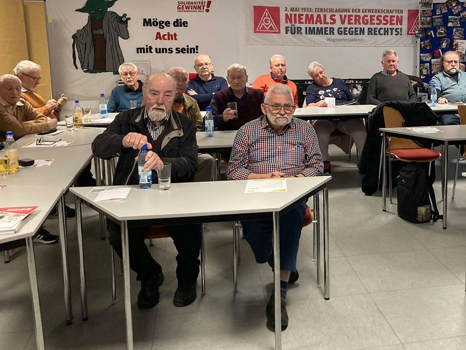 Herbert Reitz referiert vor den Teilnehmenden zum Thema Rentenreform