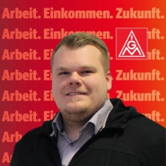Das Bild zeigt Simon Kruppa, Gewerkschaftssekretär bei der IG Metall Aschaffenburg