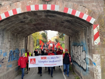 Warnstreiks bei Ziemann HOLVRIEKA, KUKA und WIKA - Gemeinsamer Demozug in Klingenberg