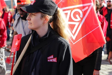 Sarah Zitzelberger unterstützt die Geschäftsstelle