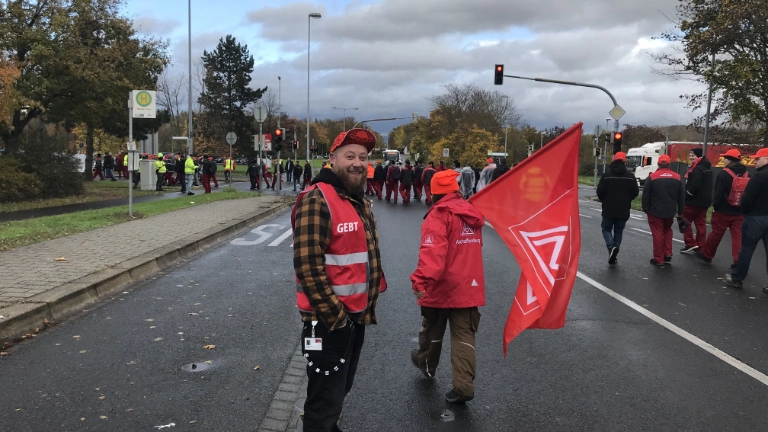 Warnstreik in Nilkheim mit den Linde-Betrieben, KIM, proplan, ZF Safety und Waldaschaff automotive am 17.11. im Rahmen der Tarifrunde M+E 2022