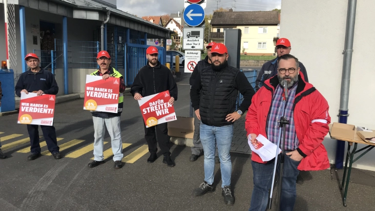 Warnstreik bei Düker in Laufach am 10.11 im Rahmen der Tarifrunde M+E 2022